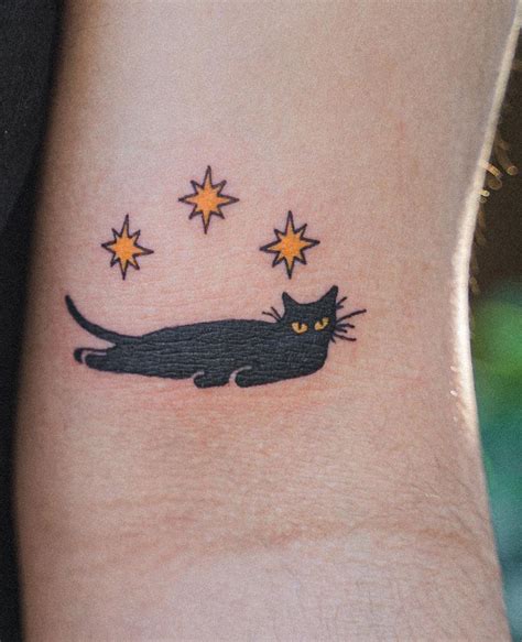 40+ Small Cat Tattoos That Are Absolutely Adorable