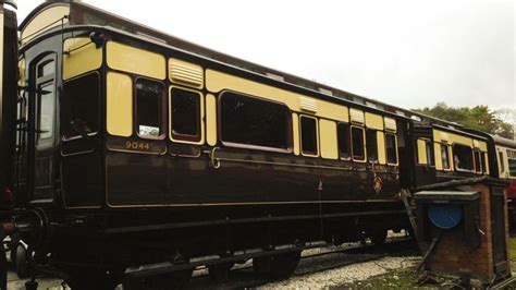 Great Western's 132-year-old royal carriage restored - BBC News