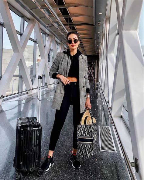 11 (Comfortable!) Travel Outfit Ideas: Stylish Outfits for Flying in 2020 | Girl fashion ...