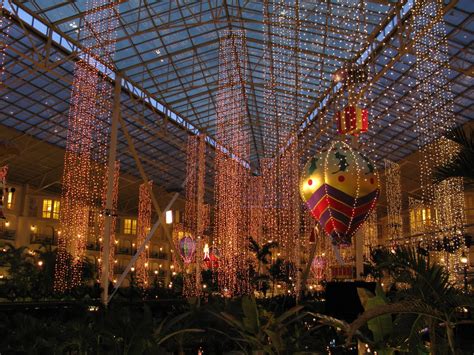 C2C: Christmas Light up at Opryland, Nashville