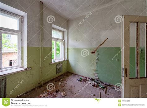 Abandoned House Renovation Project Stock Image - Image of catastrophe, homestead: 107527255