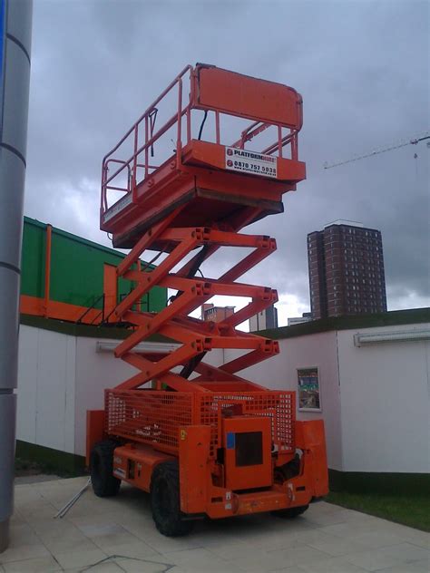 Scissor lift near Aston University Student Residences - Ph… | Flickr