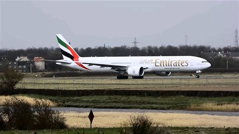 Stormy Takeoff! Emirates B77W at Glasgow - YouTube