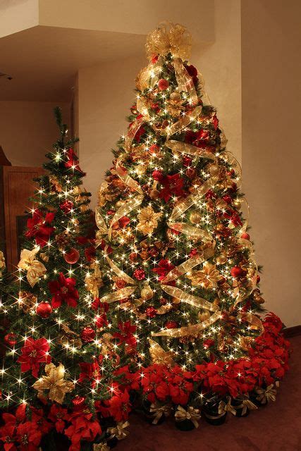 32 Amazing Red And Gold Christmas Décor Ideas - DigsDigs