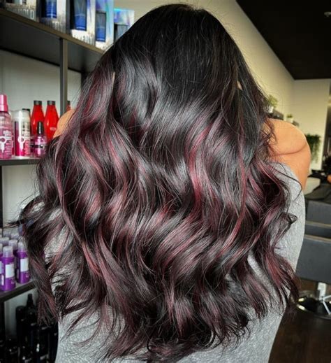 20 Best Black Hair with Red Highlights for Eye-Catching Contrast