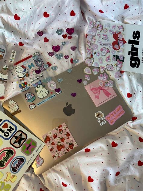 Macbook case. College sticker macbook. Sticker. Lana del ray. Pink ...