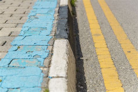 The Guide to Colored Curb Laws in All States | YourMechanic Advice