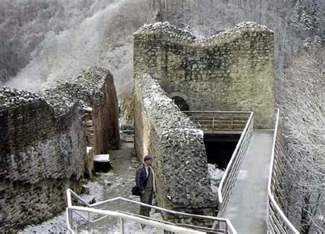 Poenari Castle – Wallachia, Romania - Atlas Obscura