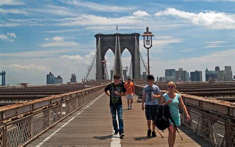 Walk over Brooklyn Bridge