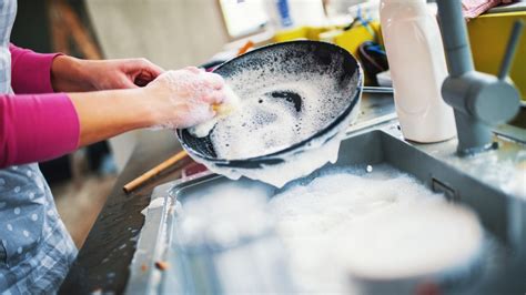 Hand-washing your dishes? This is how to spread the fewest germs | CTV News