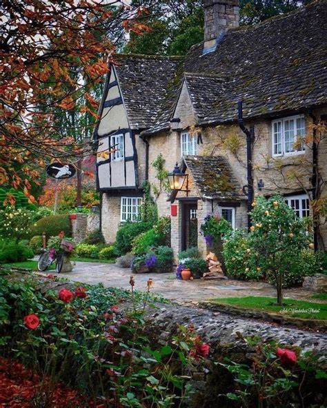 Pin by Holly Furney on England | Cotswolds cottage, England countryside ...