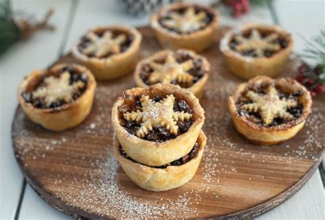 Christmas Sweet Mince Pies - Culinary Ginger