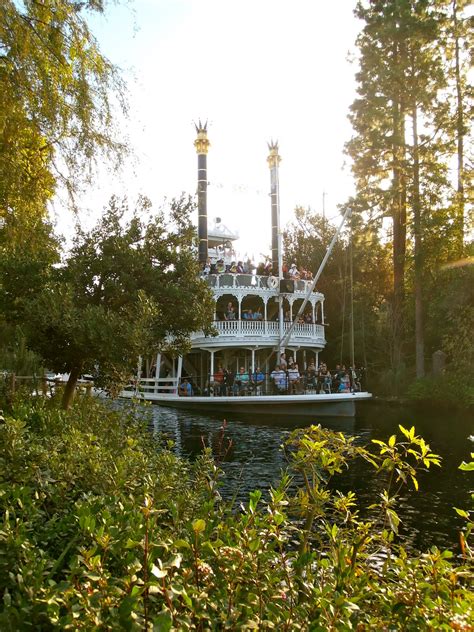 Top 5 (x2): Places & Attractions for Relaxing in Disneyland - Babes in ...