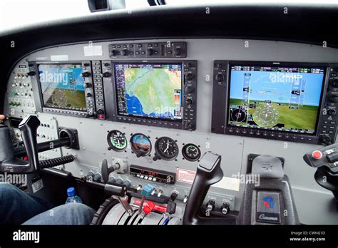 Cockpit of a modern Cessna Caravan light aircraft Stock Photo - Alamy