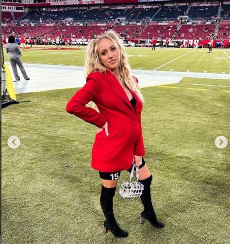 Patrick Mahomes' Wife Brittany Mahomes Stuns In Outfit On Field