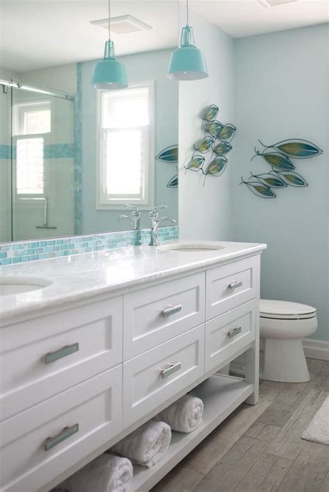 38 Awesome Coastal Style Bathroom Decorating Ideas - HMDCRTN | Beach bathroom decor, Coastal ...