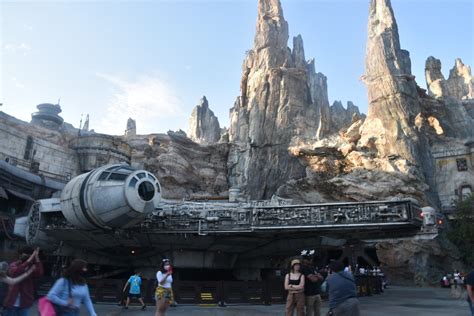 The Best Disneyland Star Wars Rides (15 Things To Do At Galaxy's Edge ...