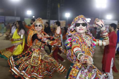 Gujarat garba gripped as Navratri 2018 enters into last phase | DeshGujarat