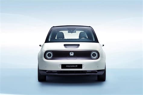 Cute little Honda e has already attracted 25,000 reservations