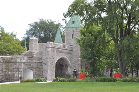 Old Quebec Features Unique Architecture and Cultural Influences