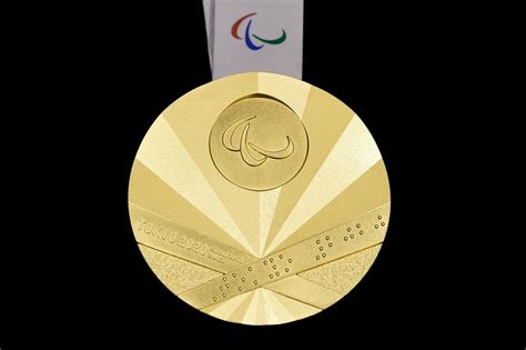 Tokyo 2020 Paralympic Gold Medal | See Photos of the Paralympic Medals From the Tokyo Games ...