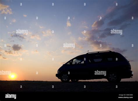 Silhouette of a car on a sunset sunset background Stock Photo - Alamy