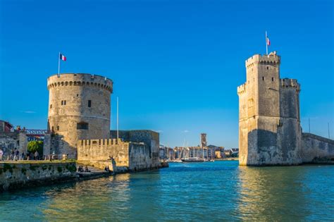 Cruise through the Aquitaine Region from Bordeaux to Royan, along the Gironde Estuary and the ...