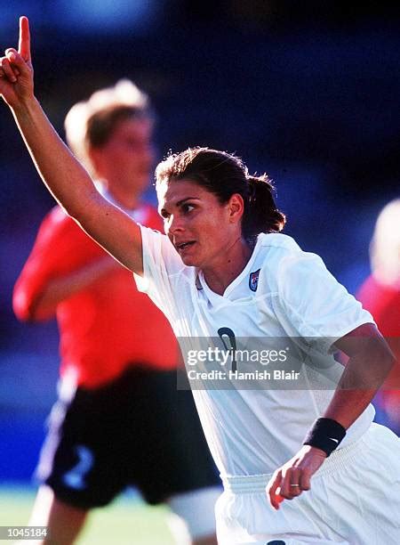 218 Mia Hamm Olympics Stock Photos, High-Res Pictures, and Images - Getty Images