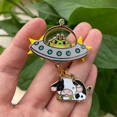 Alien Frog Hard Enamel Pin - Etsy Pretty Pins, Cute Pins, Enamel Lapel ...