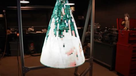 Holographic Christmas Tree Is Spectacular But Deadly, See It In Action ...