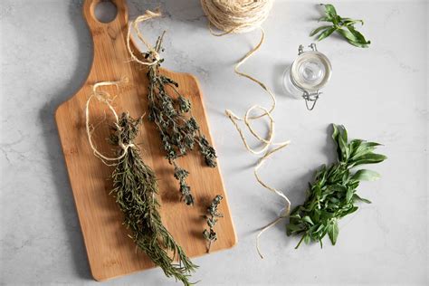 How to Dry Herbs (4 Easy Ways)