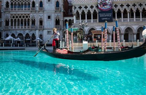 Indoor & Outdoor Gondola Rides | The Venetian® Las Vegas