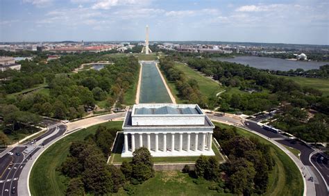 Aerial_view_of_the_Lincoln_Memorial - WikiArquitectura