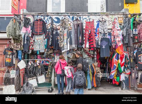 England, London, Camden, Camden Market, Family Shopping at Vintage Stock Photo: 62974026 - Alamy