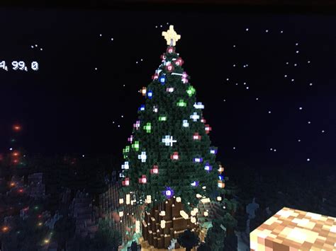 I made a Christmas tree in Minecraft : r/Minecraft