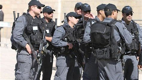 Thousands of Israeli police officers deploy throughout Jerusalem