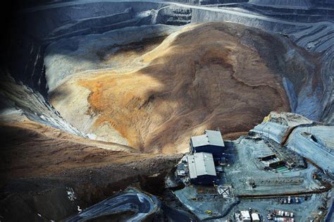 Mining Mayhem: Bingham Canyon Copper Mine Highwall Failure