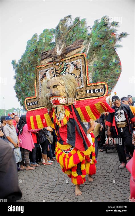 Reog ponorogo hi-res stock photography and images - Alamy