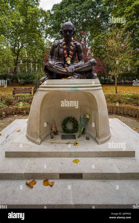 Gandhi Statue London - Mahatma Gandhi statue in Tavistock Square ...