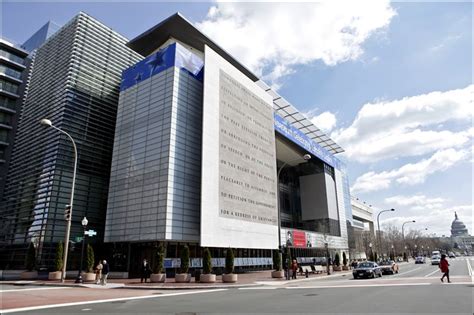 Newseum in DC makes changes as funding falls short - Toledo Blade