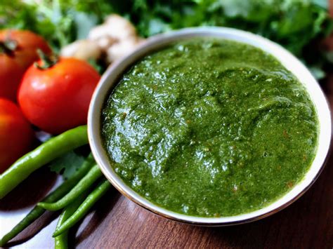 Coriander Tomato Chutney Recipe (Dhaniya Chutney) | Green Chutney Recipe | VegeCravings