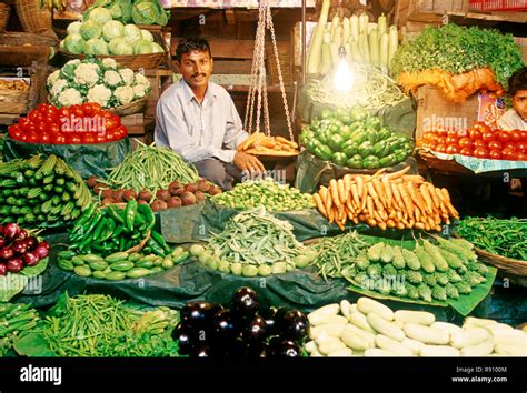 Vegetable seller hi-res stock photography and images - Alamy