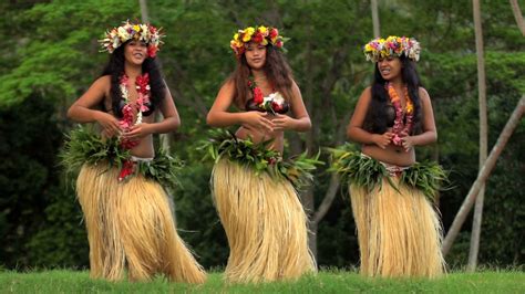 Countries And Dances | Polynesian girls, Traditional french clothing ...