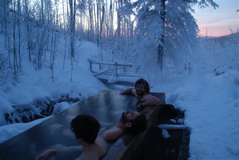 Last Frontier Magazine | Skiing to Tolovana Hot Springs