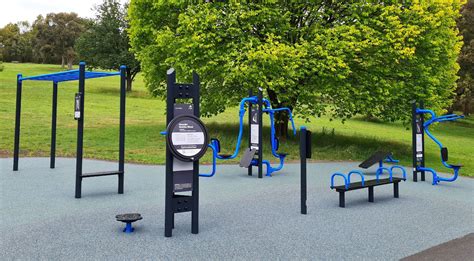 Outdoor exercise equipment fitness session | Manningham City Council