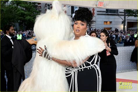 Lizzo Had The Most Relatable Reaction To Meeting Jared Leto Wearing A Cat Costume To Met Gala ...