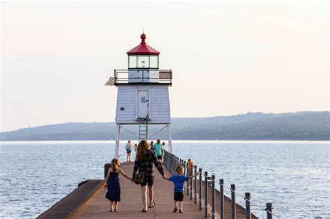 Lake Superior Lighthouses - Lake Superior Circle Tour