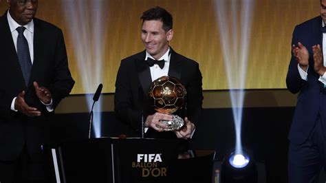 [PHOTOS] Leo Messi with his fifth Ballon d’Or trophy. Use Messi5 to ...