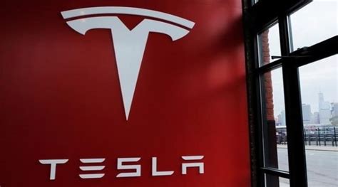 Elon Musk sells $3.95 billion worth of Tesla stock - Express Mobility ...