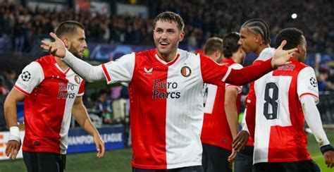 Feyenoord geeft Lazio voetballes en boekt tweede Champions League-zege